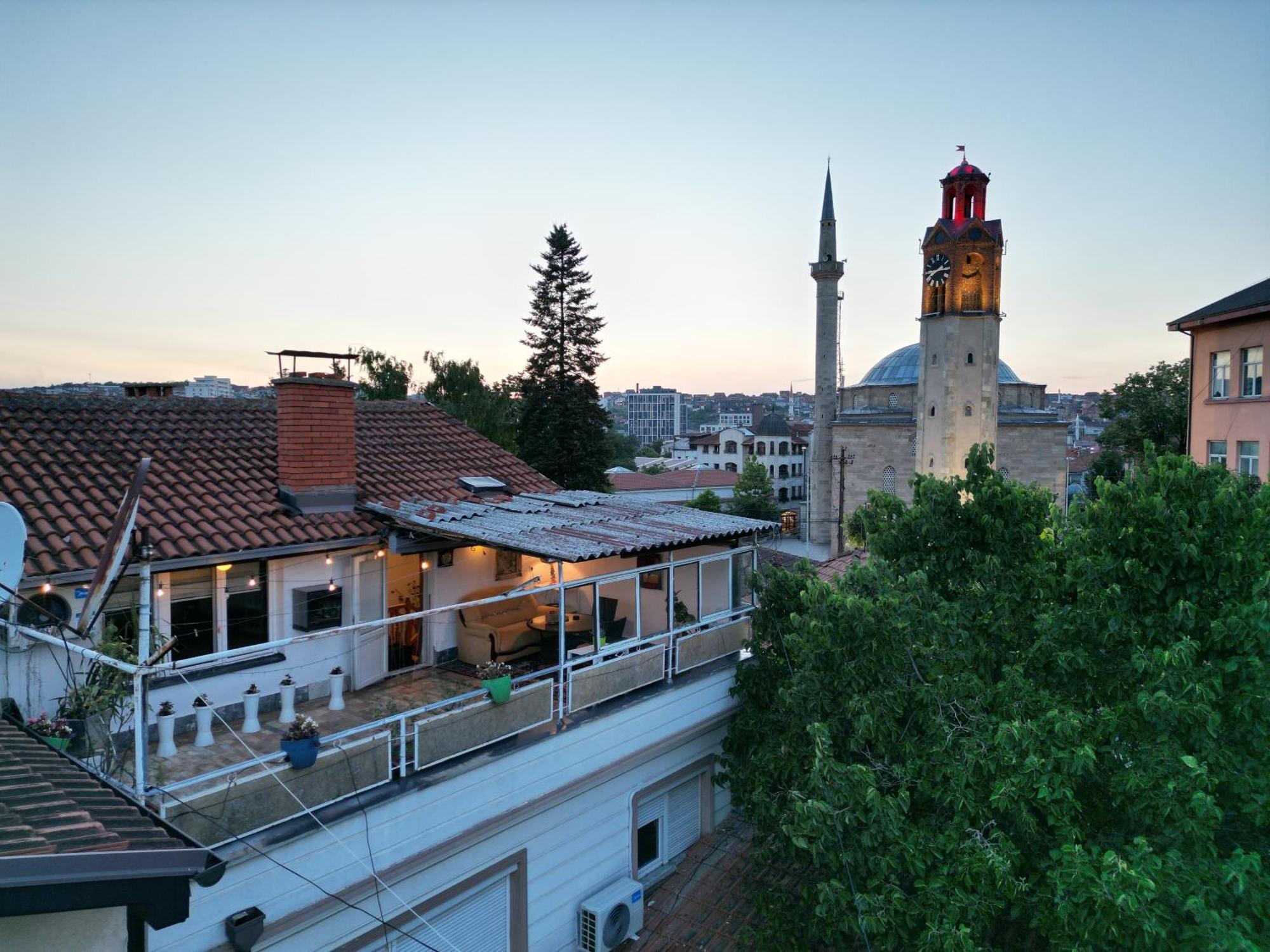 Old Street House Apartman Pristina Kültér fotó
