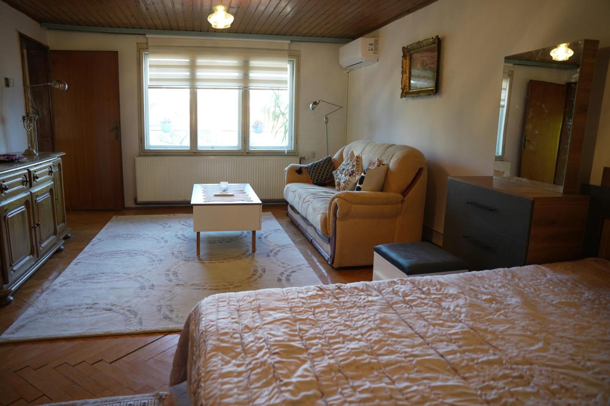 Old Street House Apartman Pristina Kültér fotó