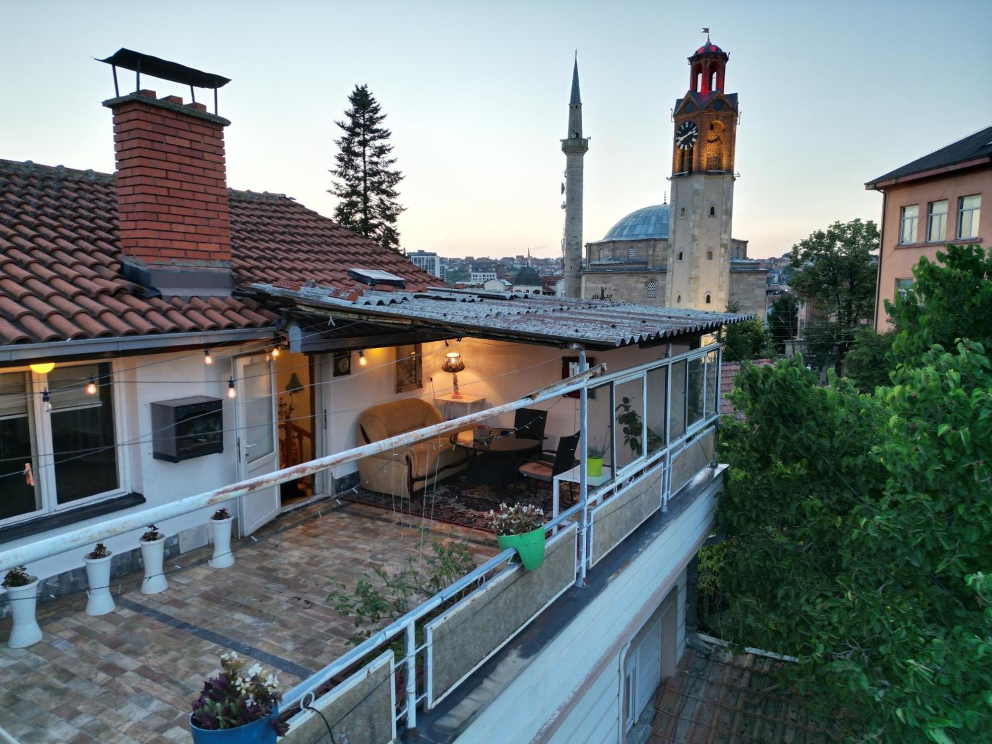 Old Street House Apartman Pristina Kültér fotó
