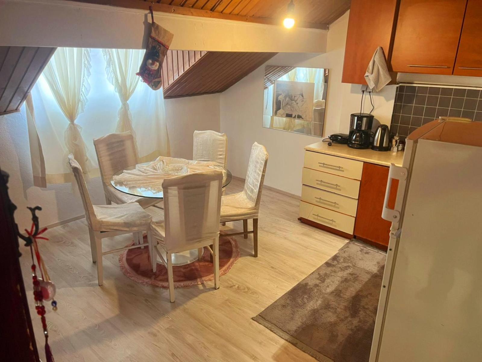Old Street House Apartman Pristina Kültér fotó