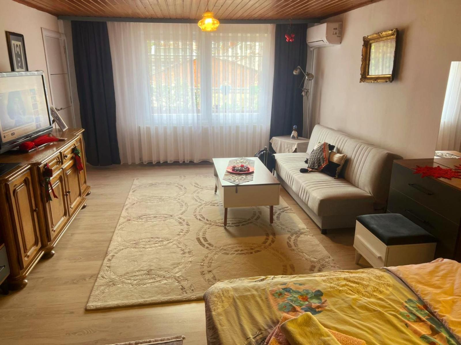 Old Street House Apartman Pristina Kültér fotó